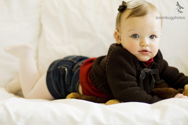 legKickToddlerGirl legKickToddlerGirl